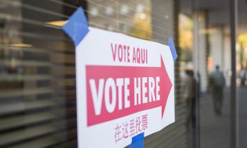 Vote Aqui Vote Here bilingual signage