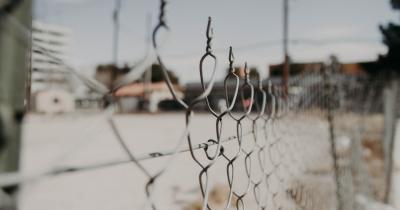 Shallow focus of a fence