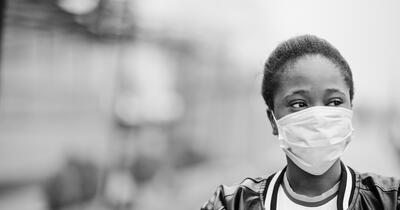 Black woman wearing a surgical face mask during the COVID-19 pandemic