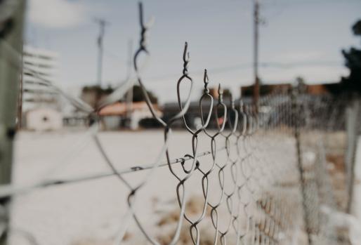 Shallow focus of a fence